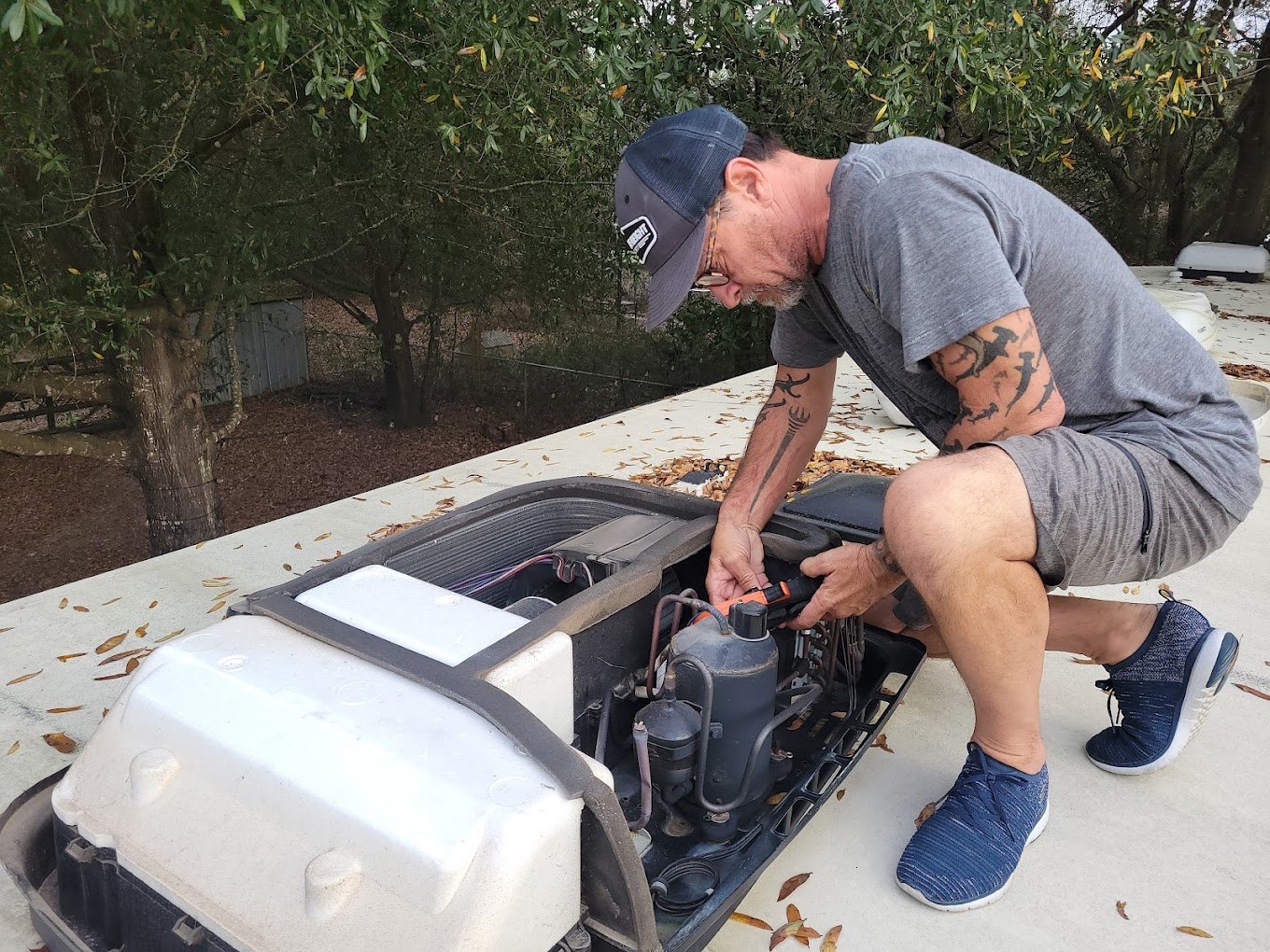 mobile rv repair on air conditioner servicing maintinance